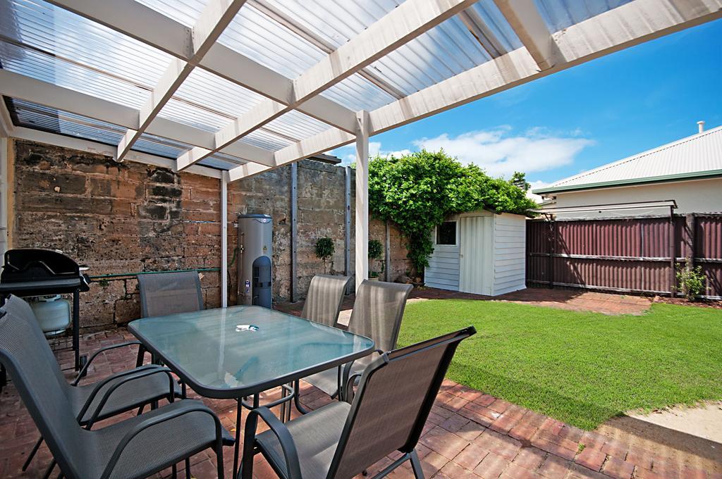 Historic Central Cottage In Warrnambool Room photo